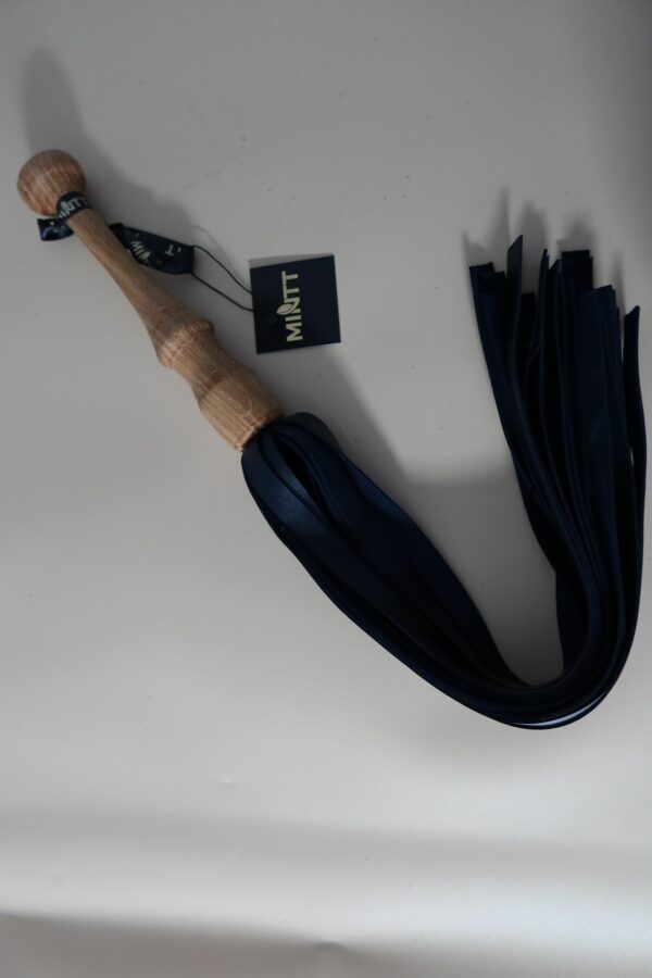 Oak handled flogger with navy blue metallic leather