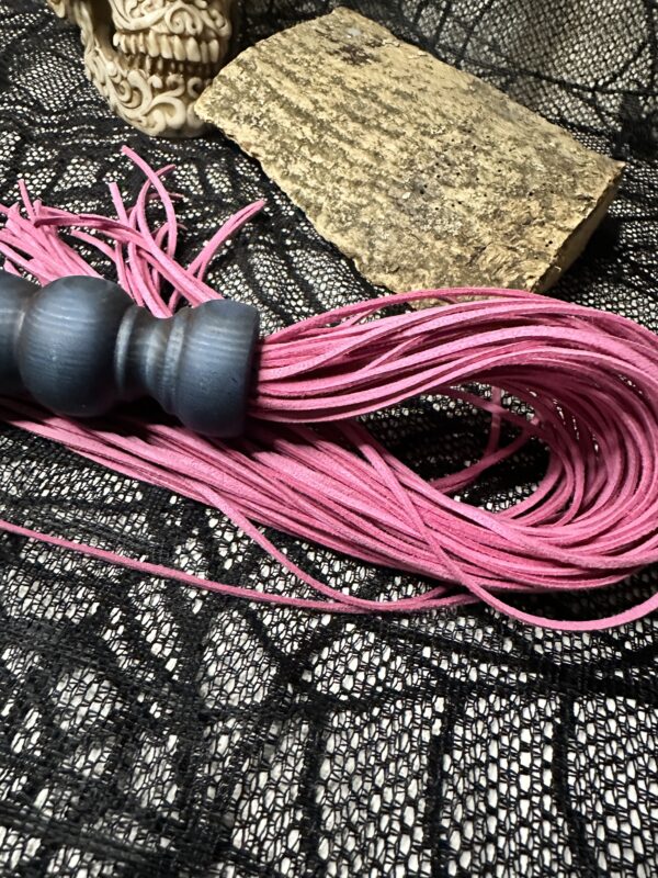 Pink faux suede flogger with blue handle - Image 5