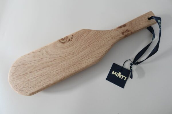 Solid oak handmade paddle with 12no. Solid brass pins. - Image 2