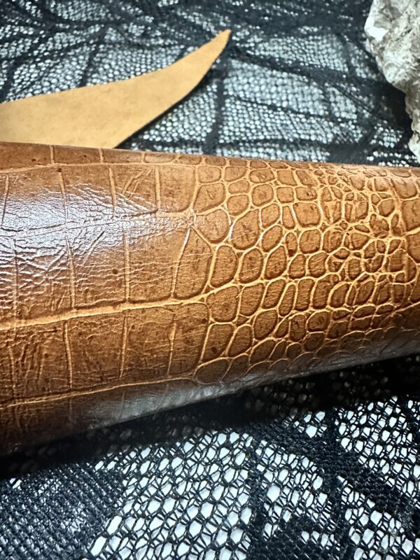 Embossed reptile look leather Dragon Tail whip - Image 4