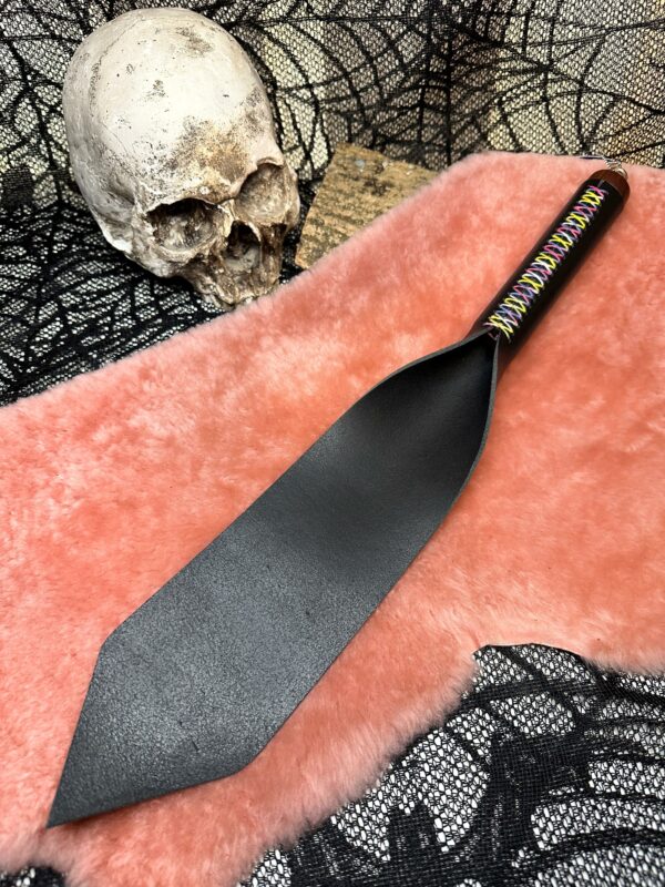 Bison leather pointed slapper paddle with contrast stitching over a wooden handle - Image 3