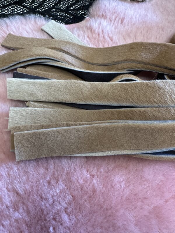 Skippys Brother, Kangaroo hair-on hide flogger - Image 3
