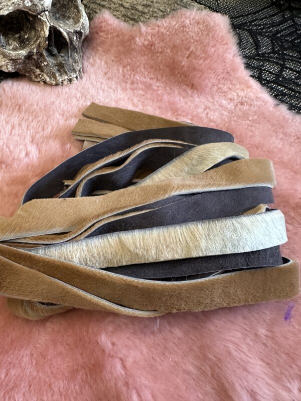 Skippys Brother, Kangaroo hair-on hide flogger - Image 4