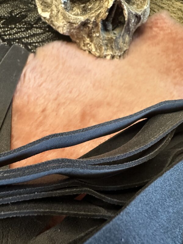 Waxed Grey suede flogger - Image 4