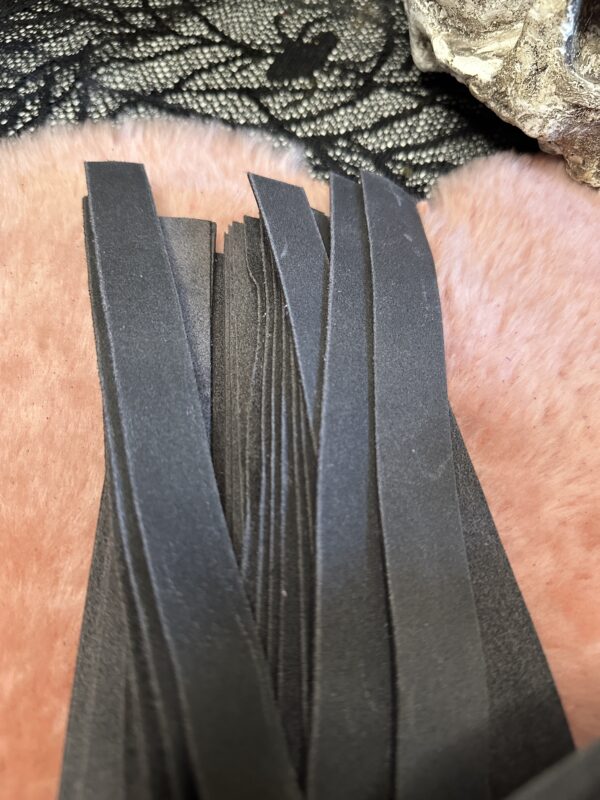 Waxed Grey suede flogger - Image 5