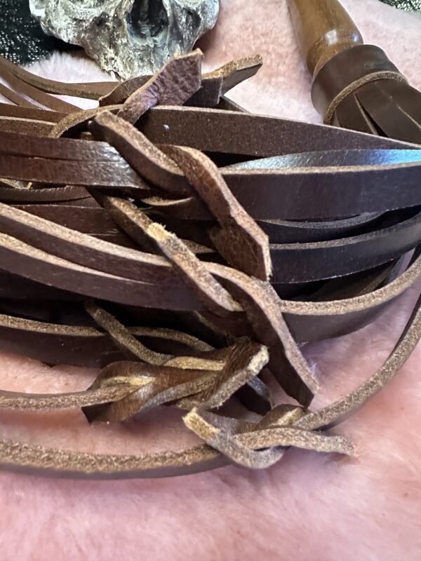 The Buffalo B*astard Tawse leather flogger with hand turned handle - Image 3