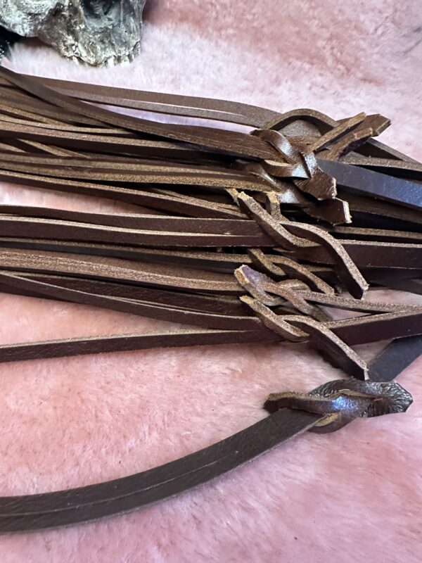 The Buffalo B*astard Tawse leather flogger with hand turned handle - Image 4