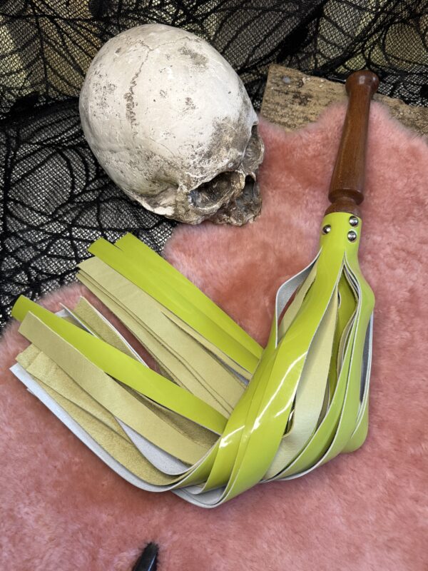 The Zinger- zesty patent and leather flogger