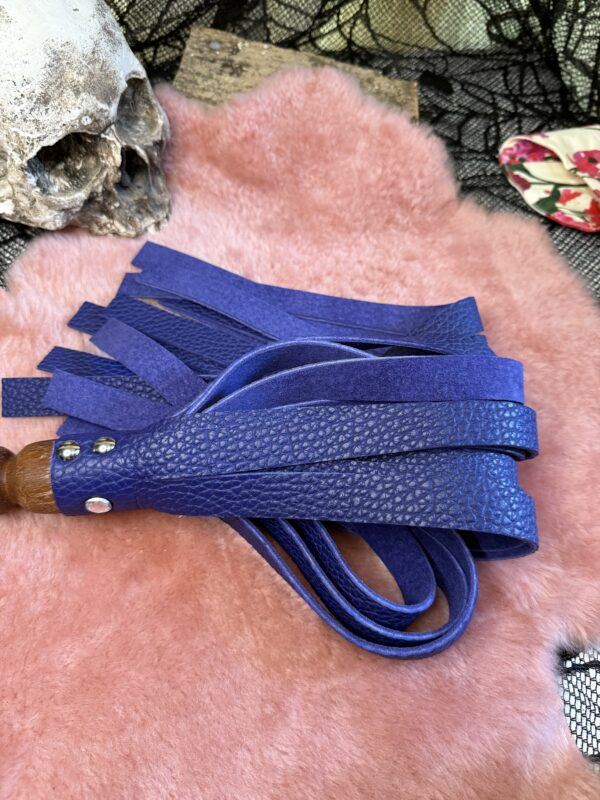 Mummys Violent Violence flogger - Image 2
