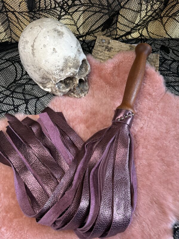 Amethyst Love flogger