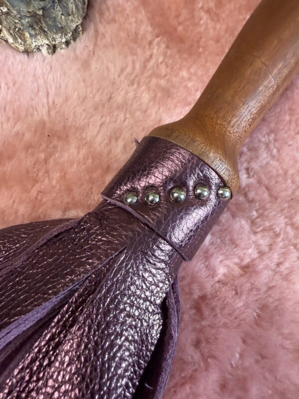 Amethyst Love flogger - Image 3