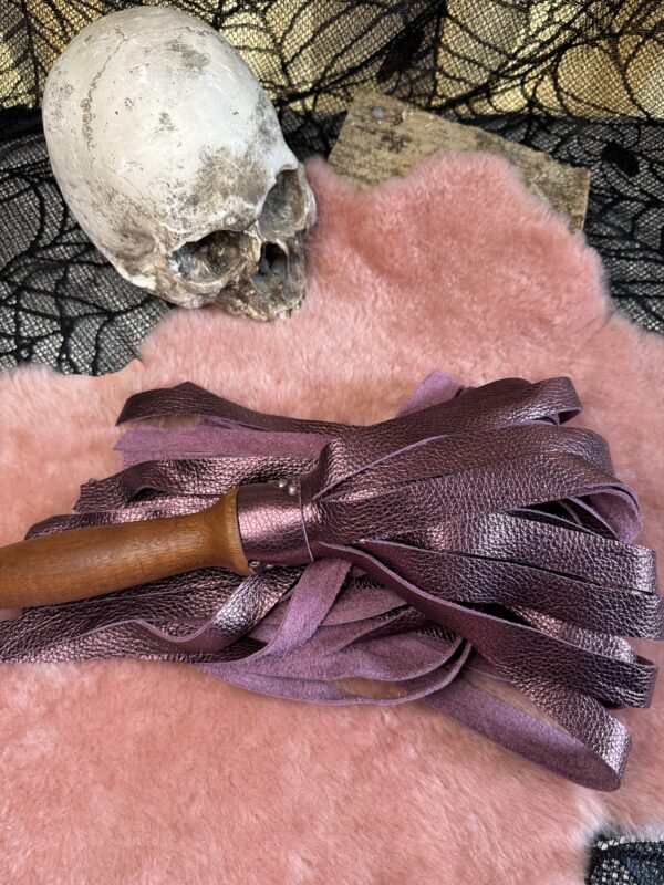 Amethyst Love flogger - Image 2