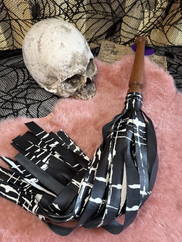 Black with white print calfskin flogger