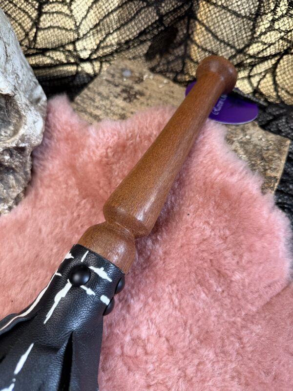 Black with white print calfskin flogger - Image 3