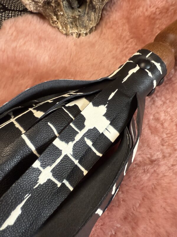 Black with white print calfskin flogger - Image 4