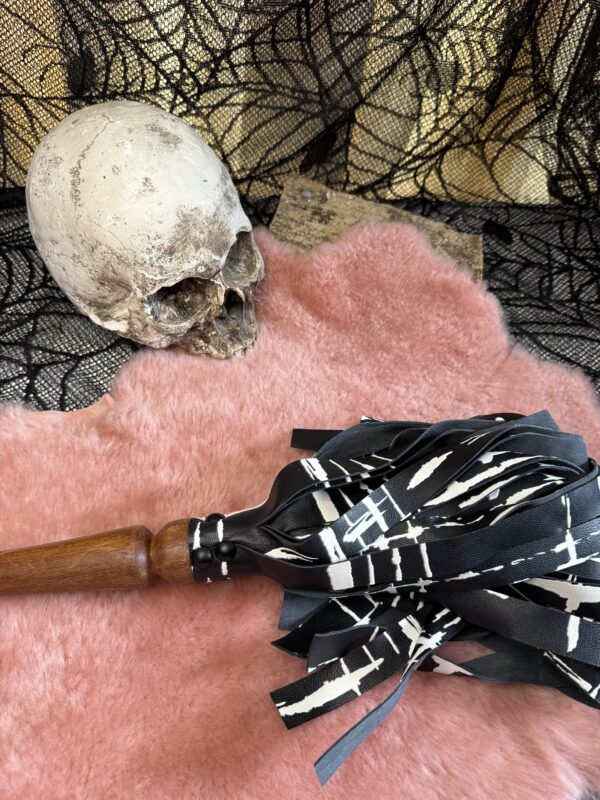 Black with white print calfskin flogger - Image 2
