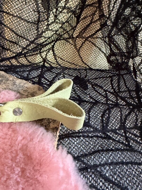 Extra Zinger patent leather and cowhide pussy/dick flogger - Image 3