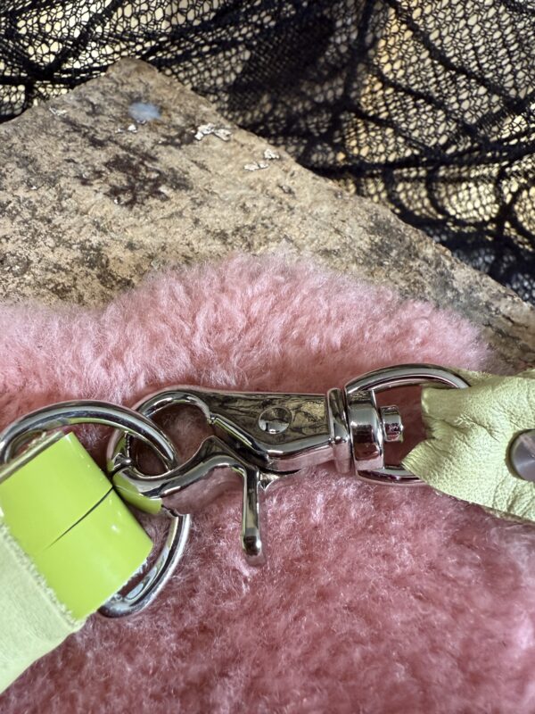 Extra Zinger patent leather and cowhide pussy/dick flogger - Image 4