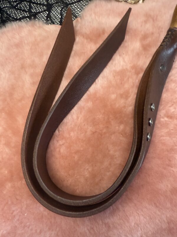 Buffalo Leather traditional style Quirt with reclaimed Oak spindle handle - Image 5