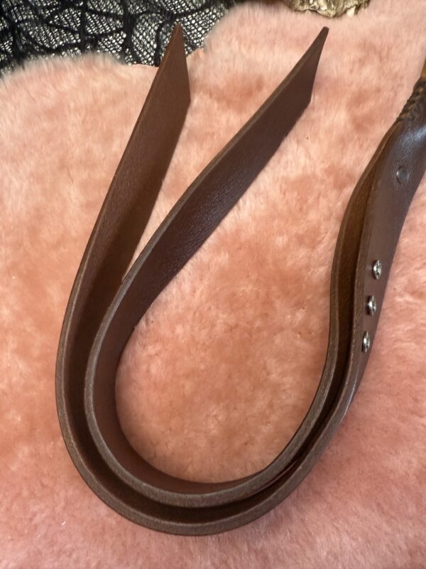 Buffalo Leather traditional style Quirt with reclaimed Oak spindle handle - Image 6