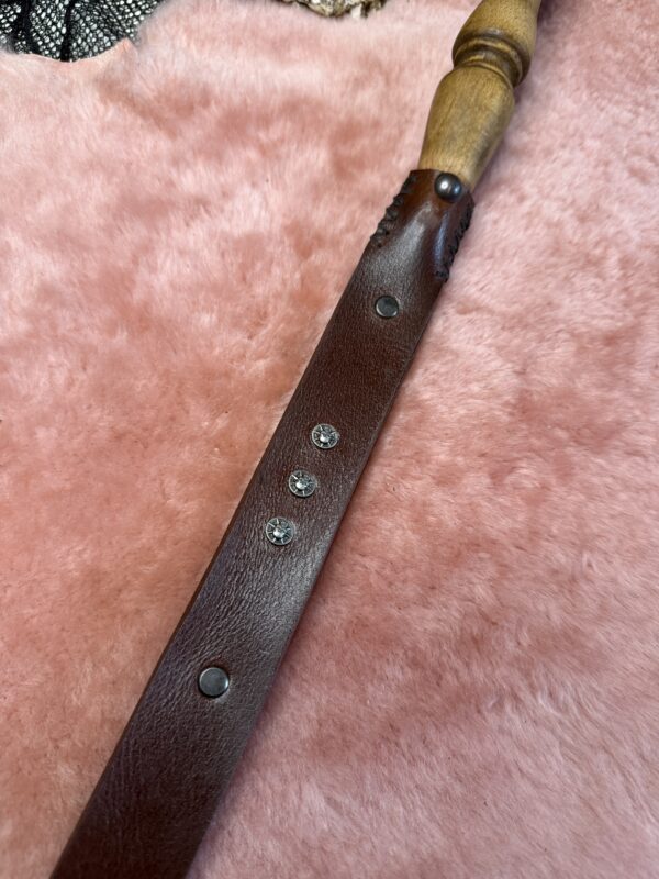Buffalo Leather traditional style Quirt with reclaimed Oak spindle handle - Image 2