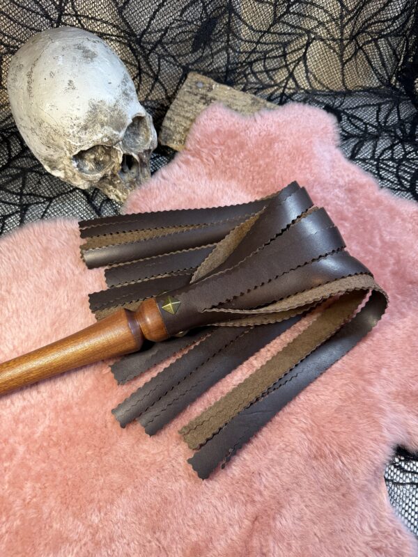 Tattered Dreams Chocolate Elegance leather flogger with hand-turned handle - Image 2