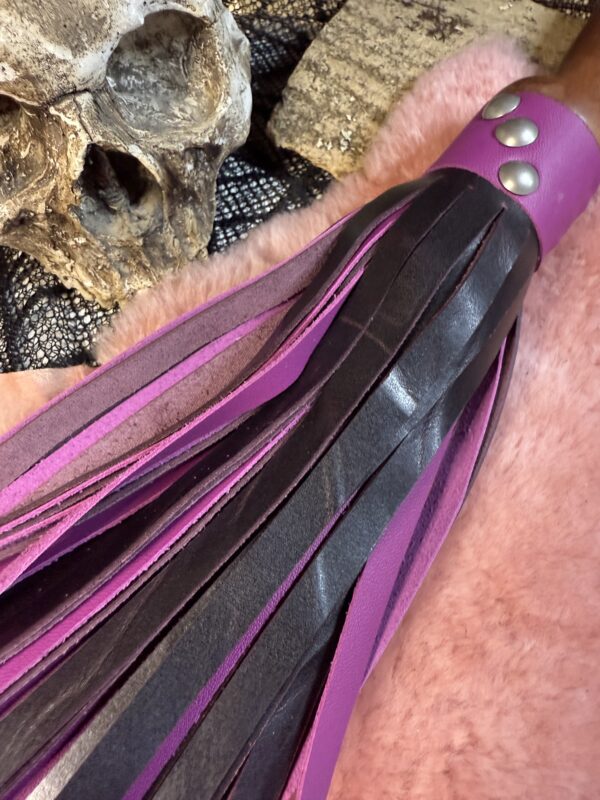The Mulberry and Grape flogger - Image 4