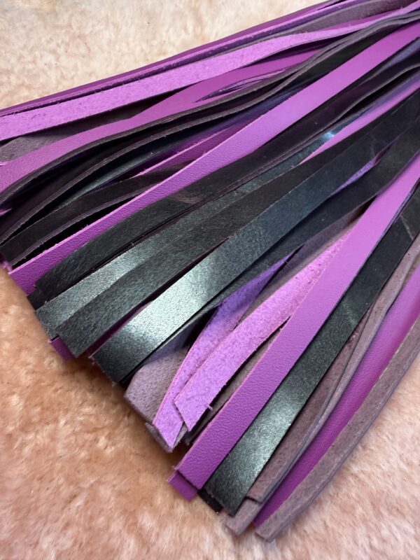 The Mulberry and Grape flogger - Image 5