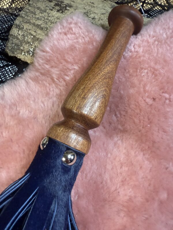 Midnight Blue Hair on Hide leather flogger with hand-turned handle - Image 3