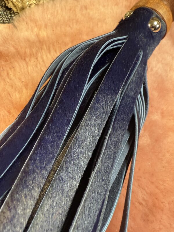 Midnight Blue Hair on Hide leather flogger with hand-turned handle - Image 4