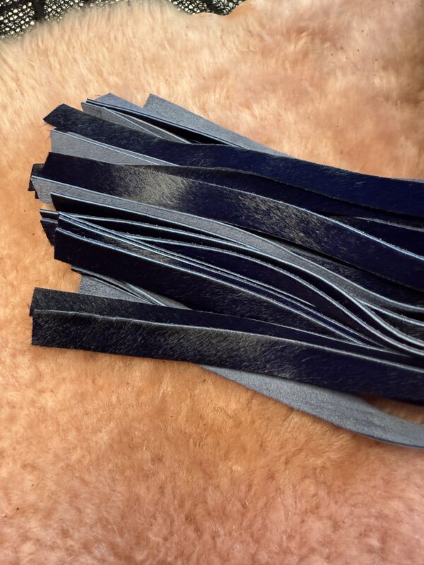 Midnight Blue Hair on Hide leather flogger with hand-turned handle - Image 6