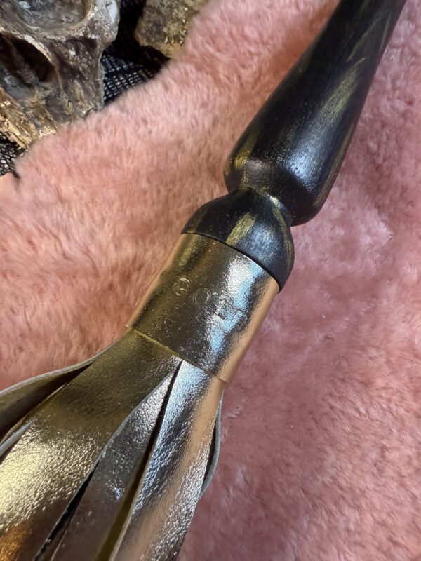 The Golden One flogger with studded falls - Image 4