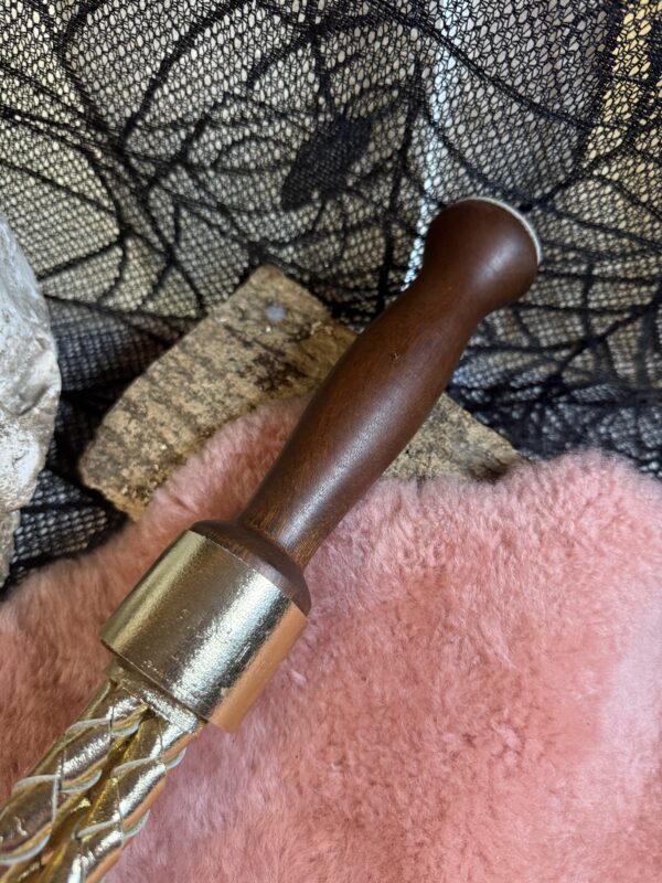 The Triple Whipped Gold flogger - Image 3