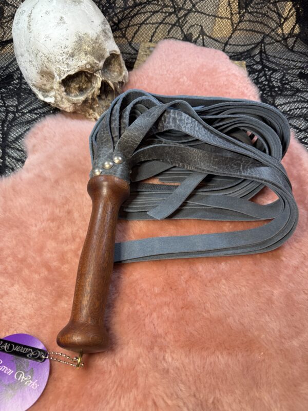 The Elephants Stomp flogger - Image 2