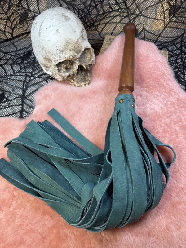 The Teal Teaser flogger