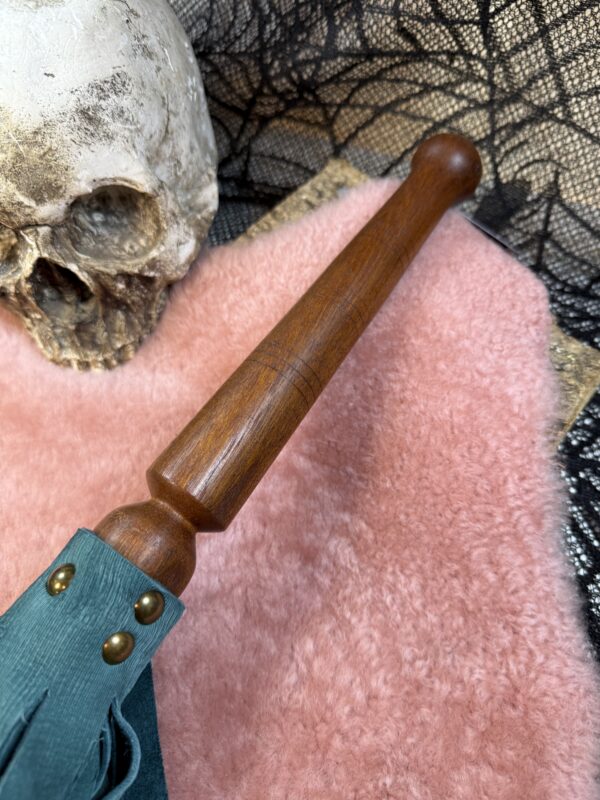The Teal Teaser flogger - Image 3