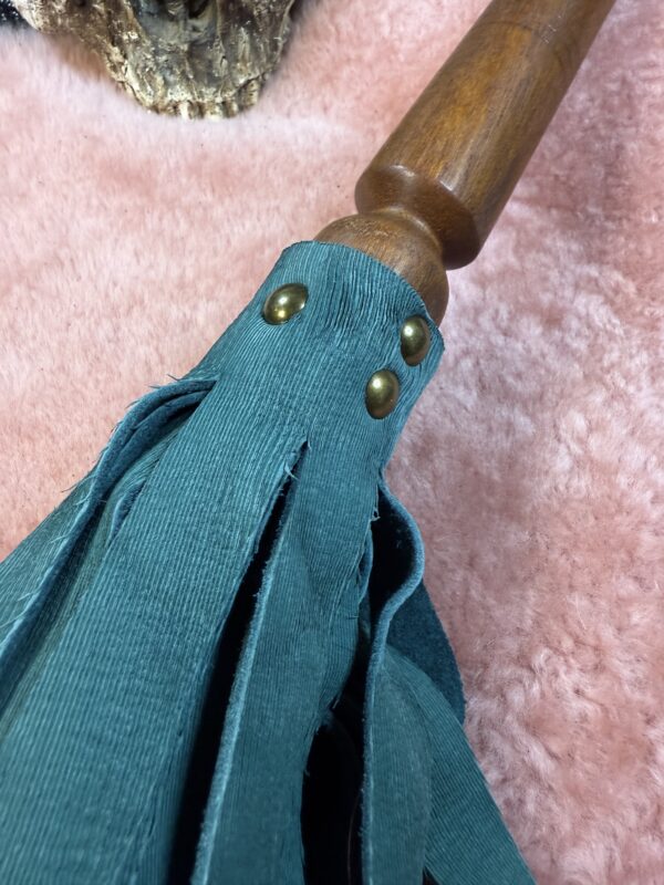 The Teal Teaser flogger - Image 4