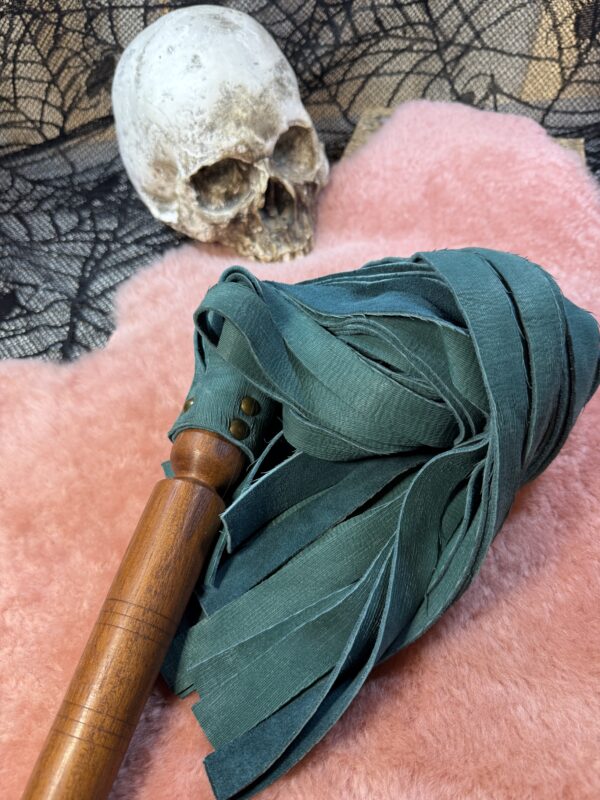 The Teal Teaser flogger - Image 2