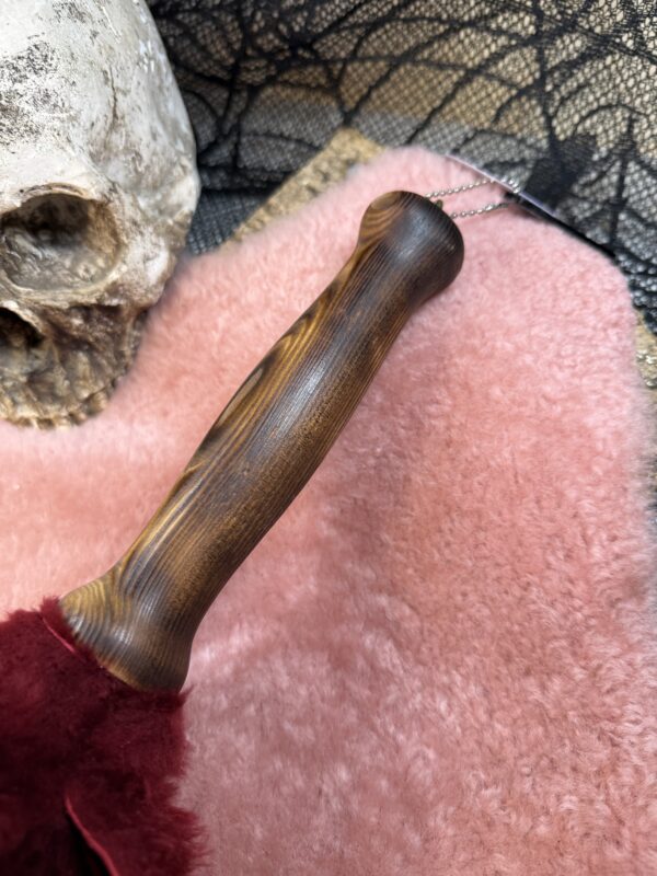 Vampires Kiss sheepskin and leather flogger - Image 3