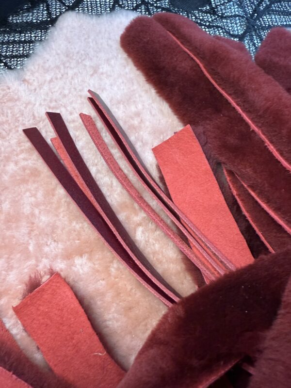 Vampires Kiss sheepskin and leather flogger - Image 5