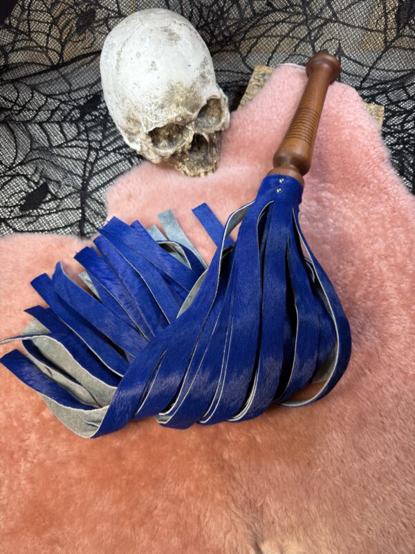 Blue hair on hide flogger with coloured handle