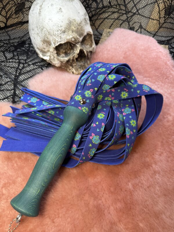 Itsy Ditsy flogger with coloured handle - Image 2