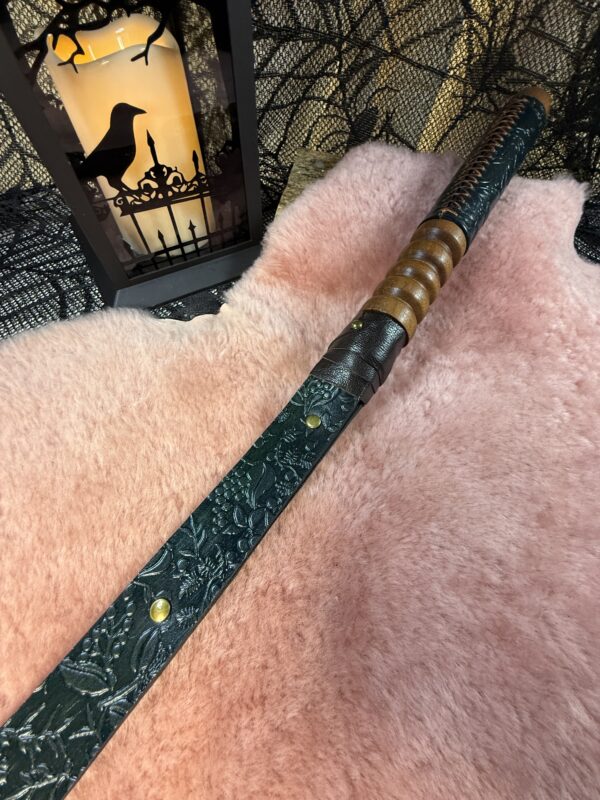 Nature Bites Back traditional style leather Quirt. - Image 2