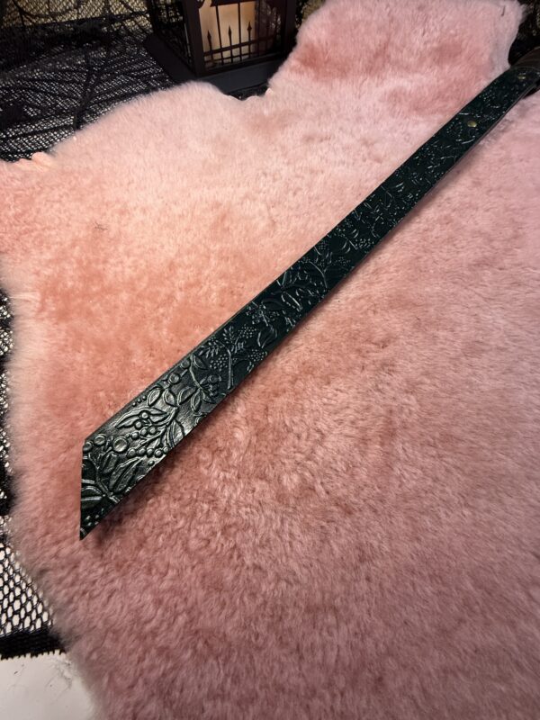 Nature Bites Back traditional style leather Quirt. - Image 3