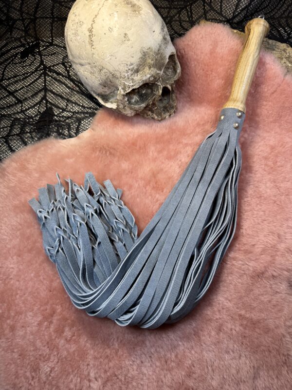 The Blue Threnody flogger with character handle