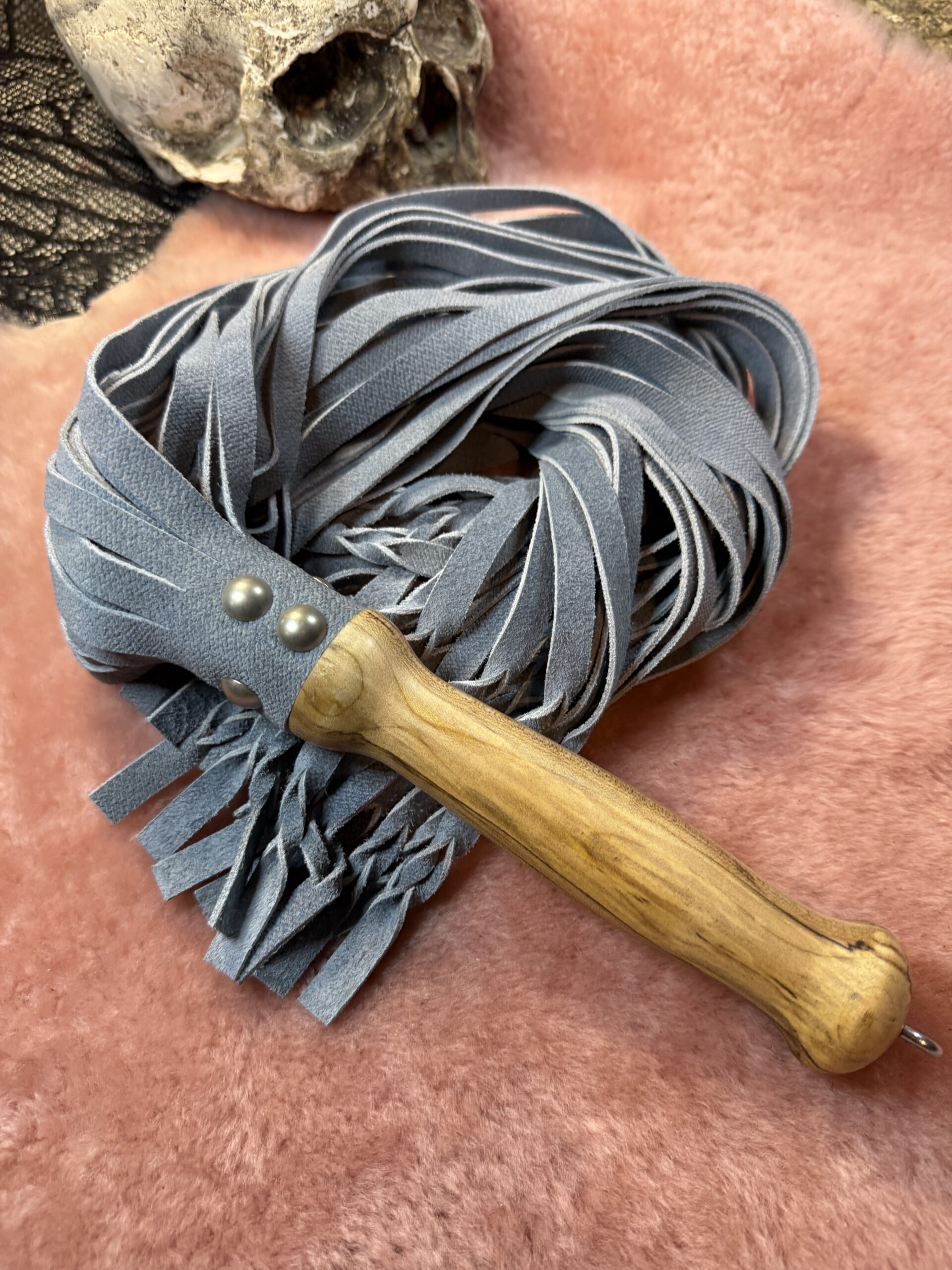 The Blue Threnody flogger with character handle - Image 2