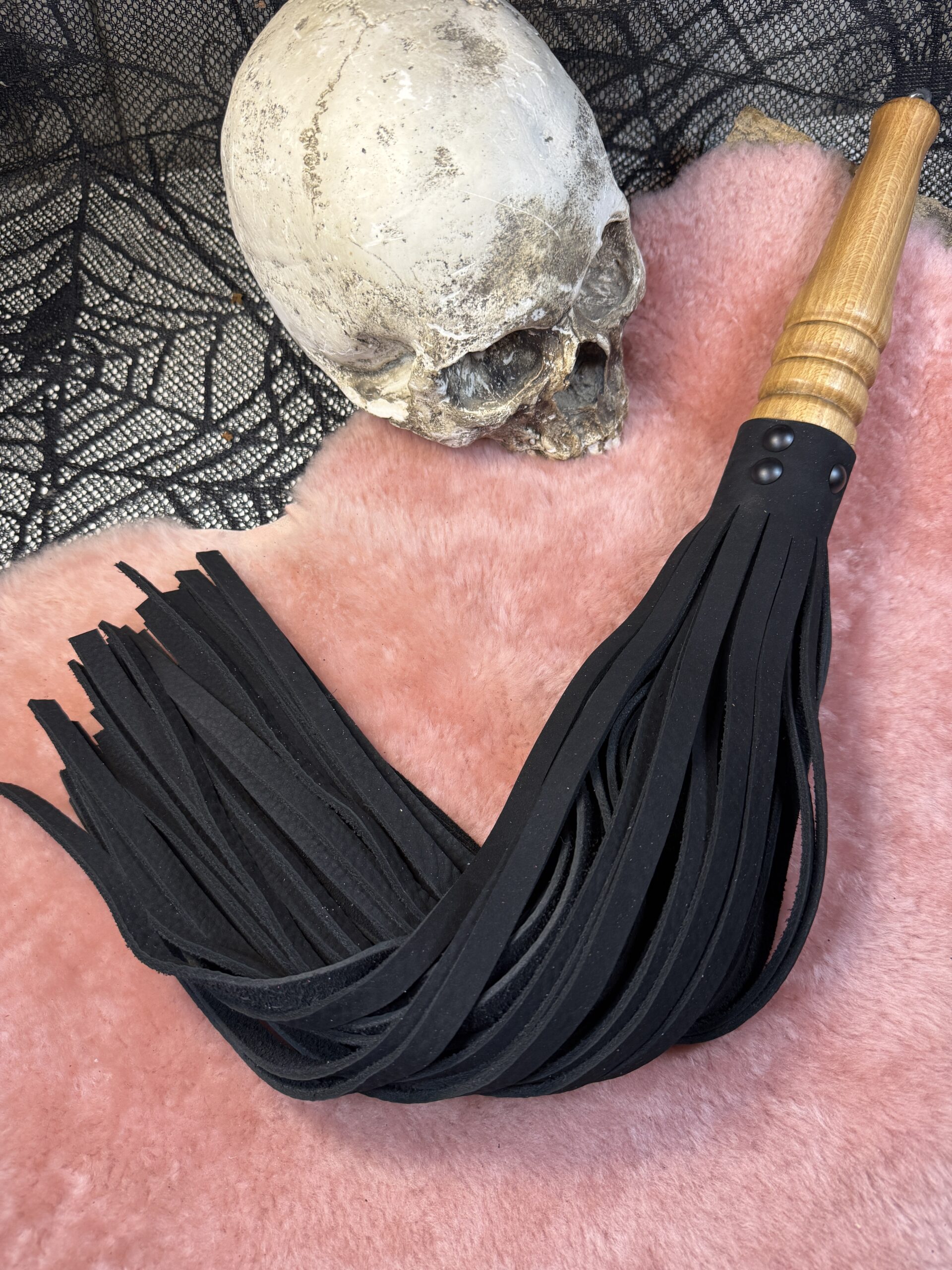 The Nubuck Night flogger with character handle