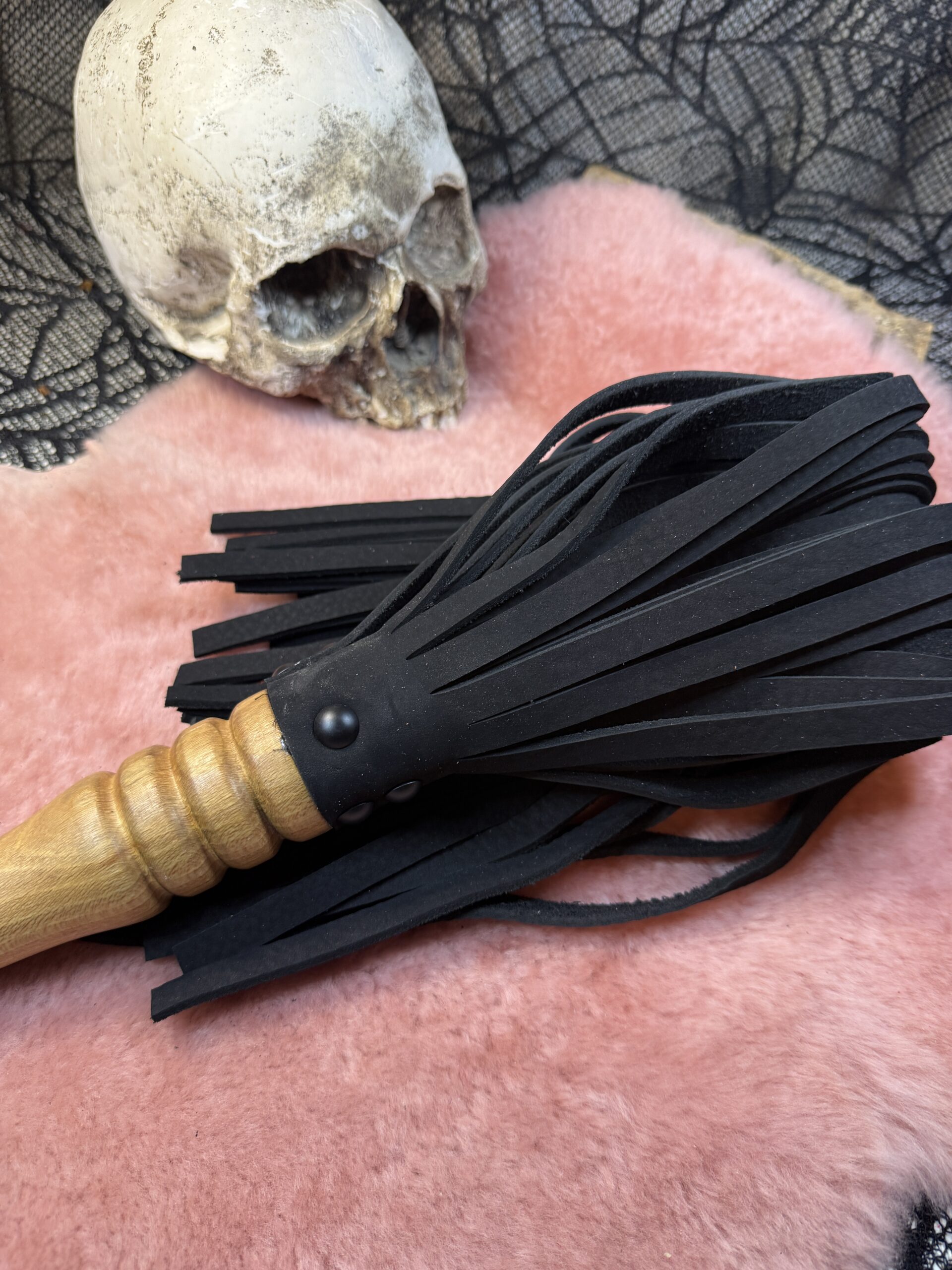 The Nubuck Night flogger with character handle - Image 2