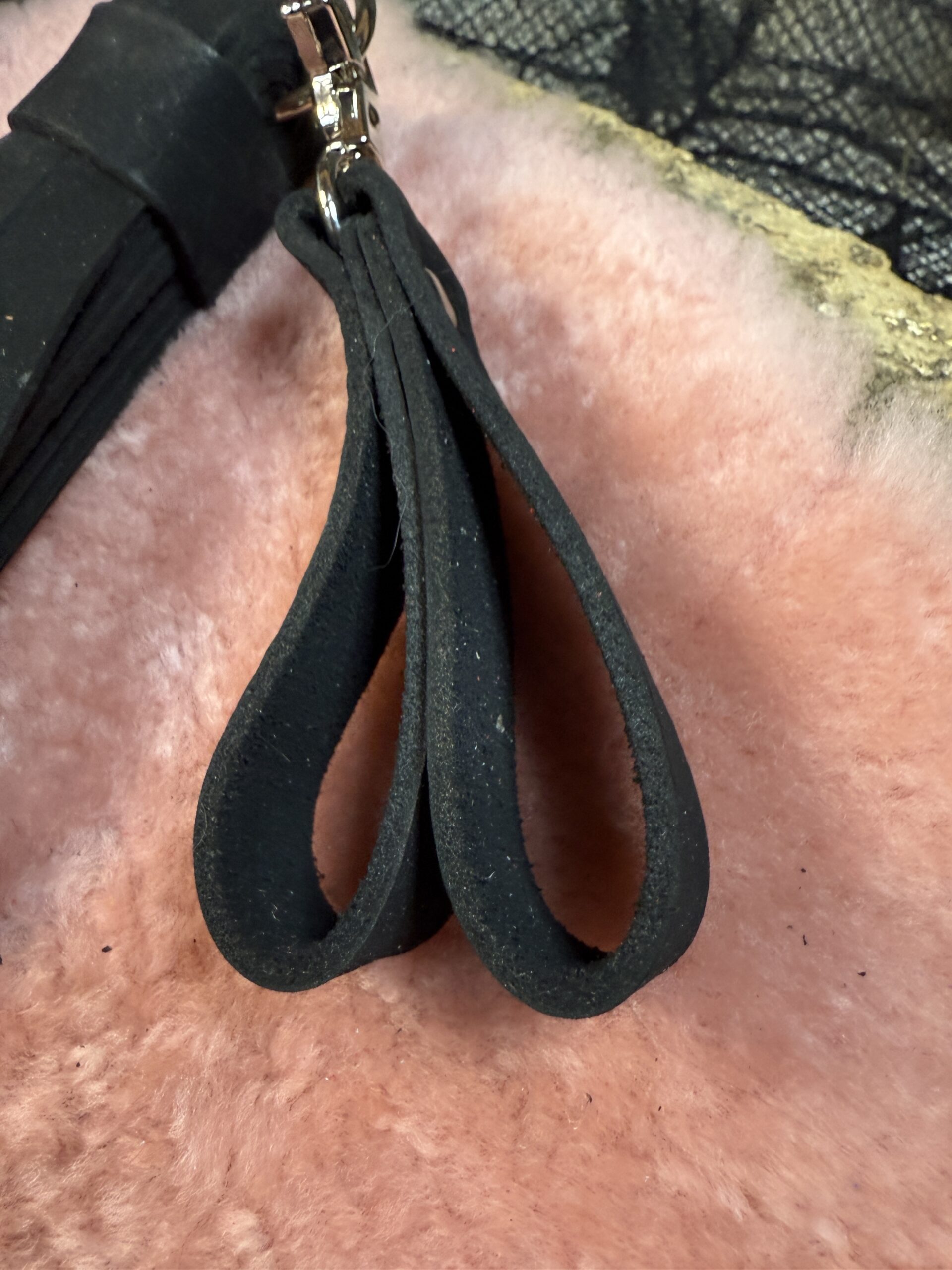 The Nubuck Night pussy/dick flogger - Image 4