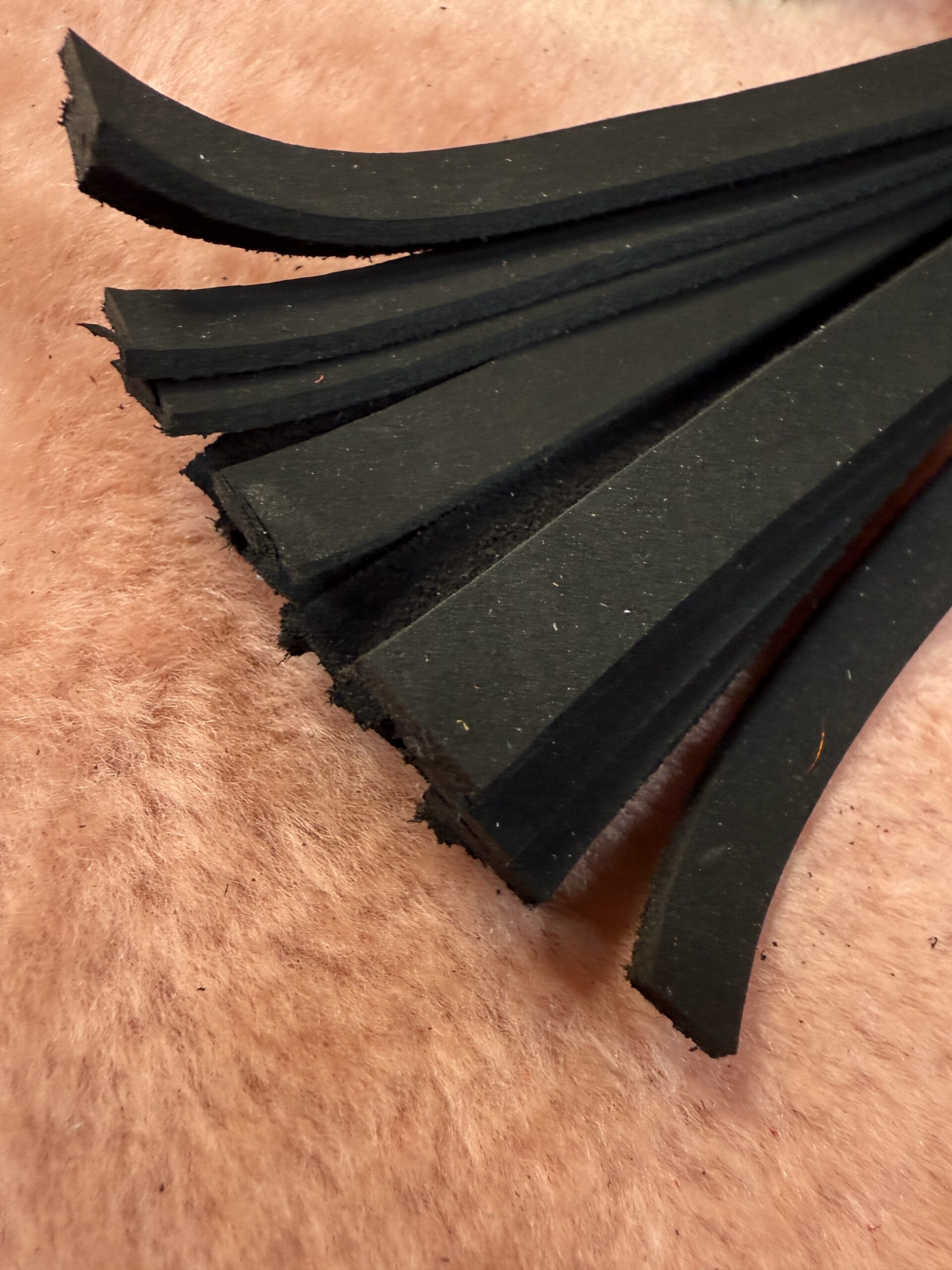 The Nubuck Night pussy/dick flogger - Image 2